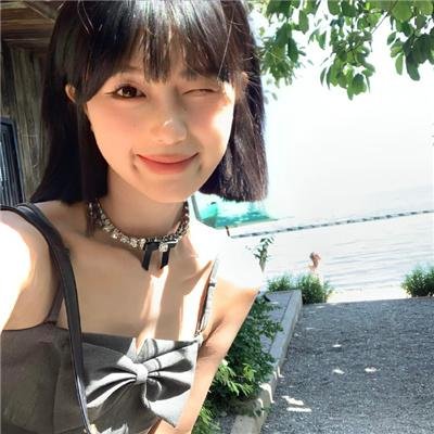 我和他都是新郎。
